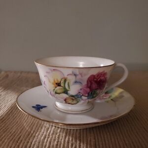 Fine Bone China Floral Teacup and Saucer Set
